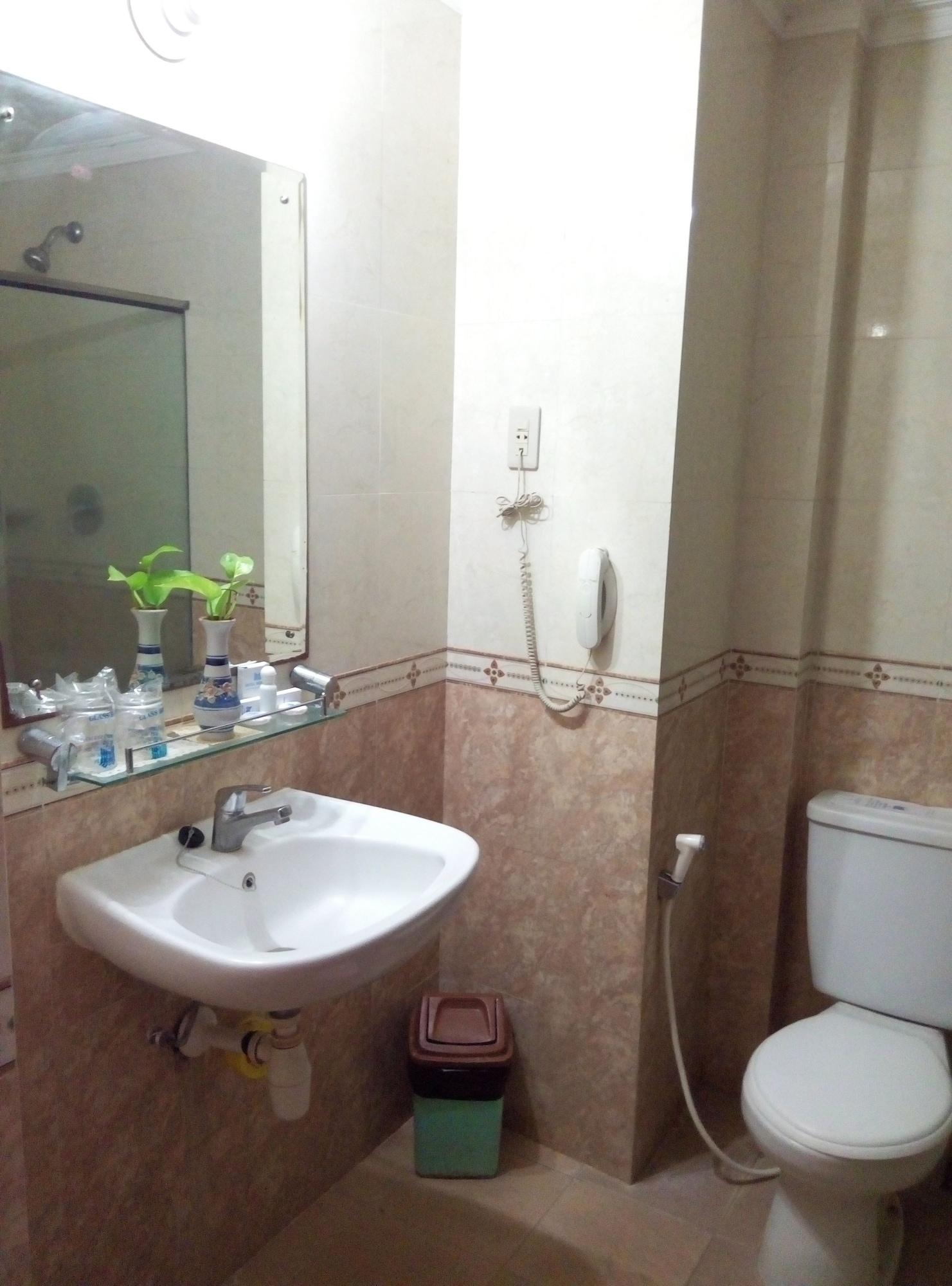 Hotel Merdeka Мадиун Экстерьер фото