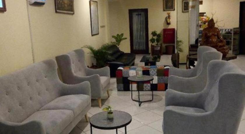 Hotel Merdeka Мадиун Экстерьер фото